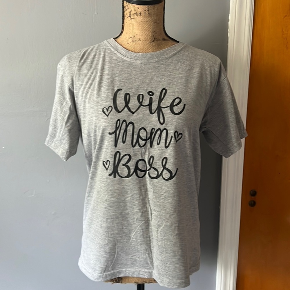 Boutique “Wife Mom Boss” T-Shirt NWOT Size Large Gray & White